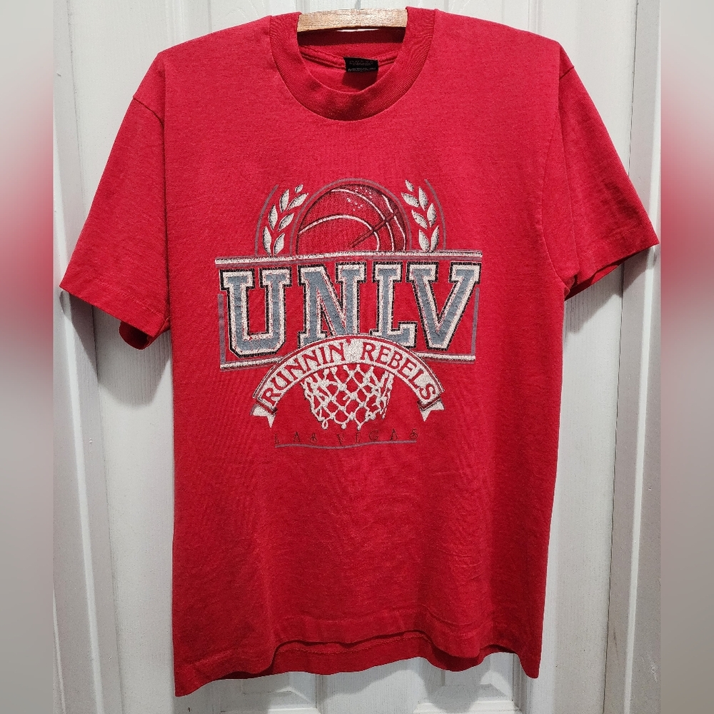 UNLV Runnin' Rebels Red T-Shirt Single Stitch - Picture 2 of 10
